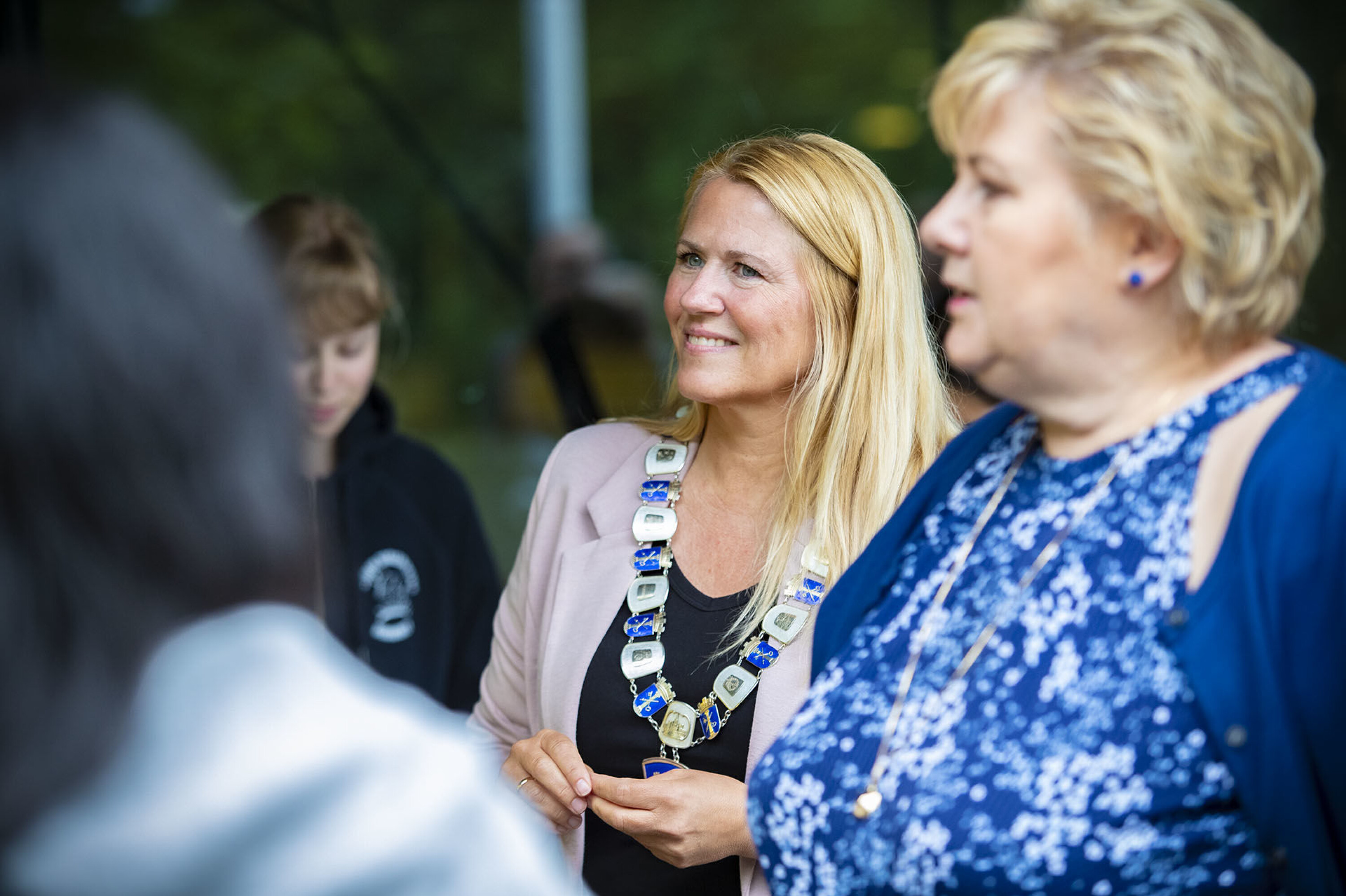 Statsministeren på sommerskole-besøk: – Et foregangseksempel!