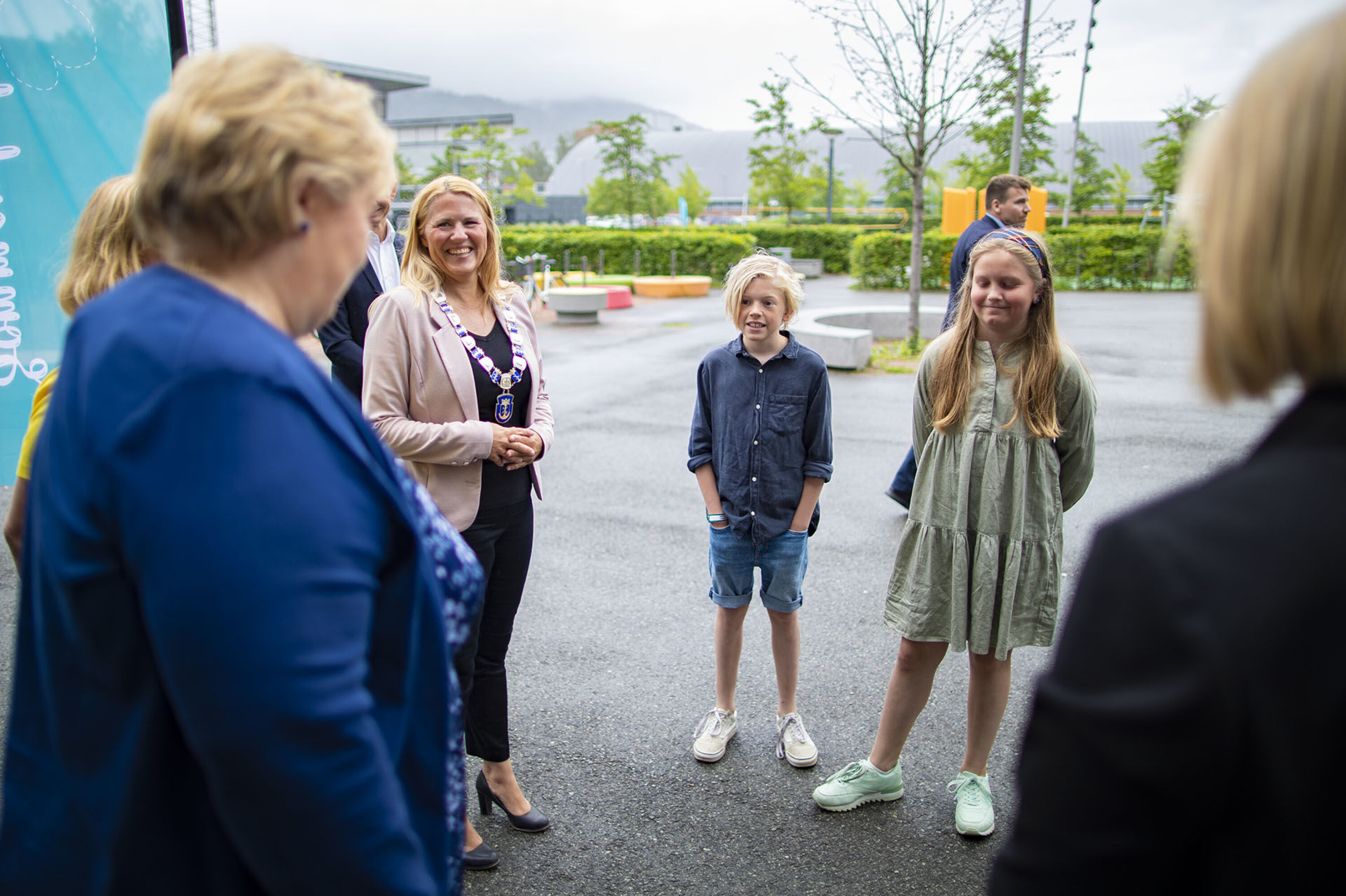 Statsministeren på sommerskole-besøk: – Et foregangseksempel!