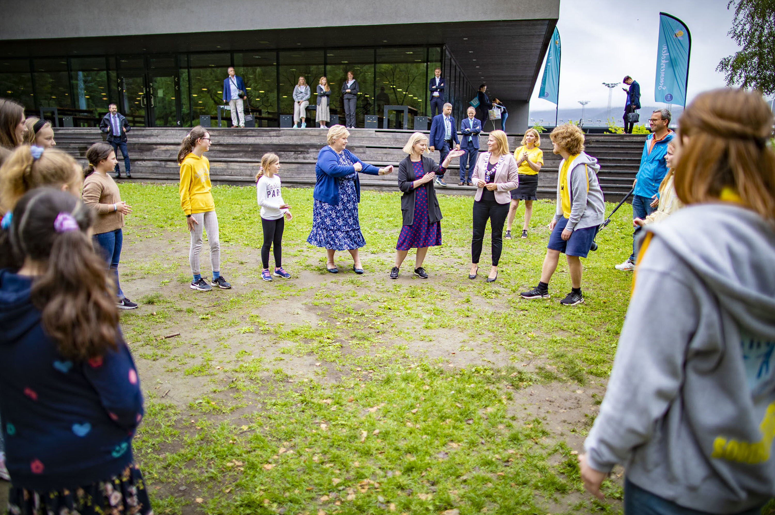 Statsministeren på sommerskole-besøk: – Et foregangseksempel!