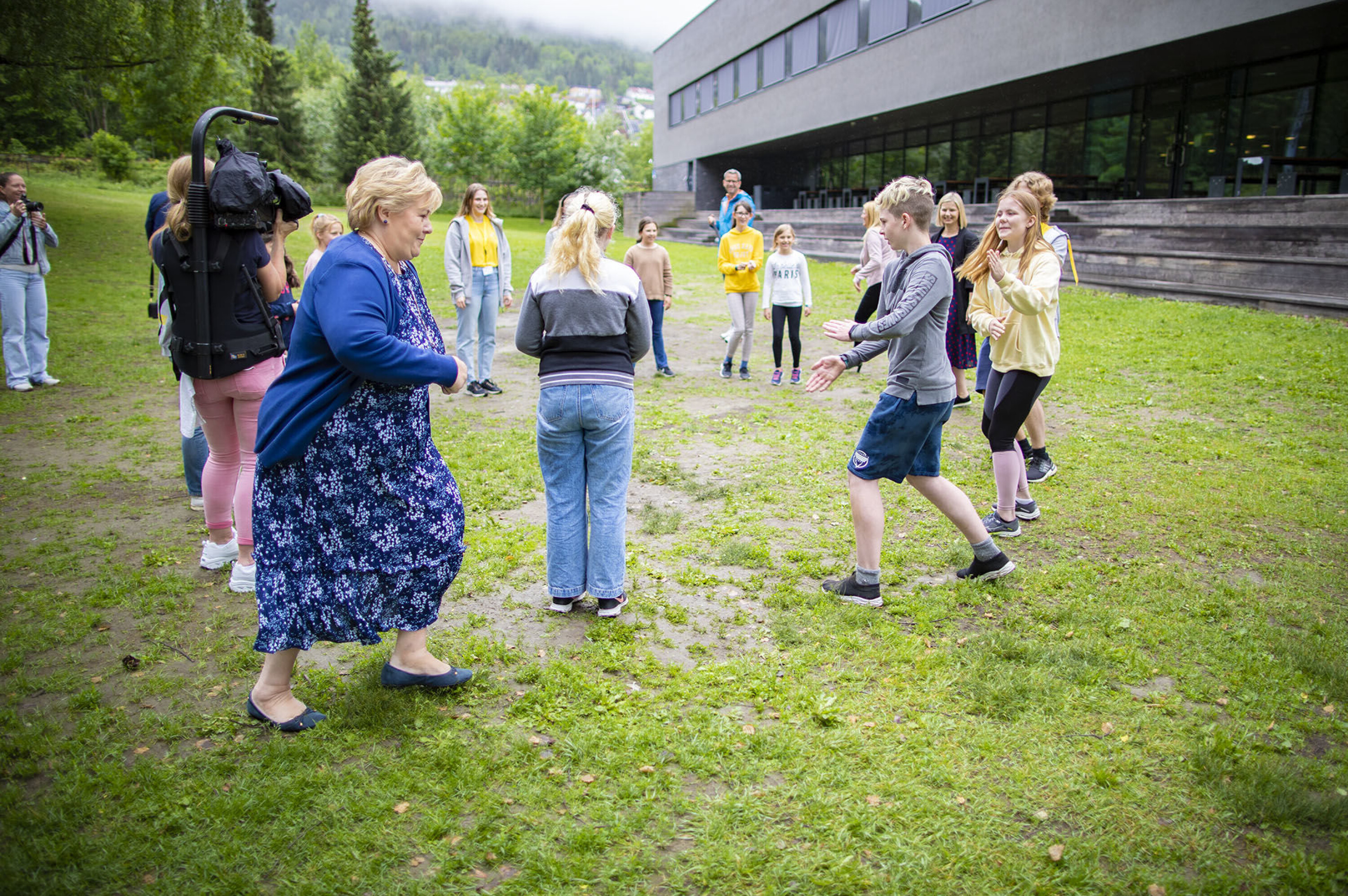 Statsministeren på sommerskole-besøk: – Et foregangseksempel!