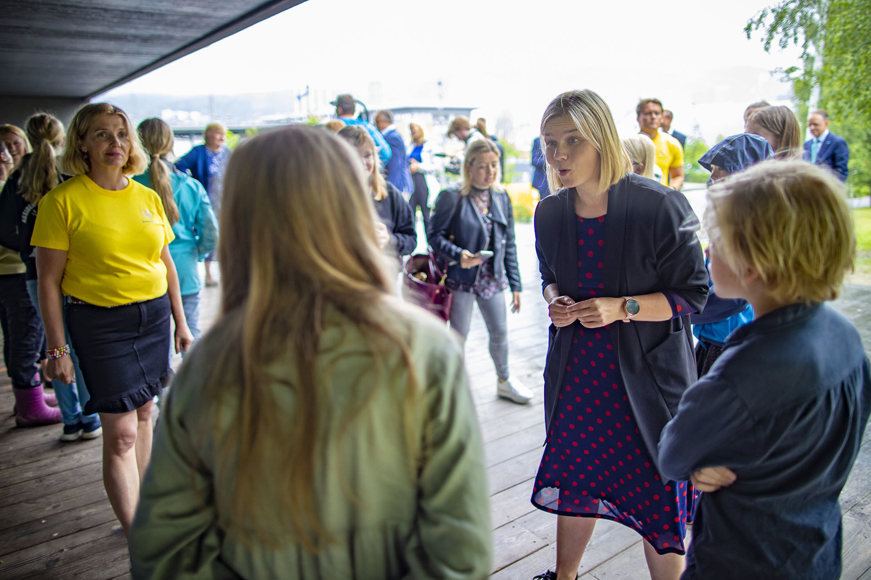 FIKK HØRE BARNAS MENING: Kunnskapsminister Guro Melby. Bak til venstre prosjektleder Monica Skaane Bakken.
