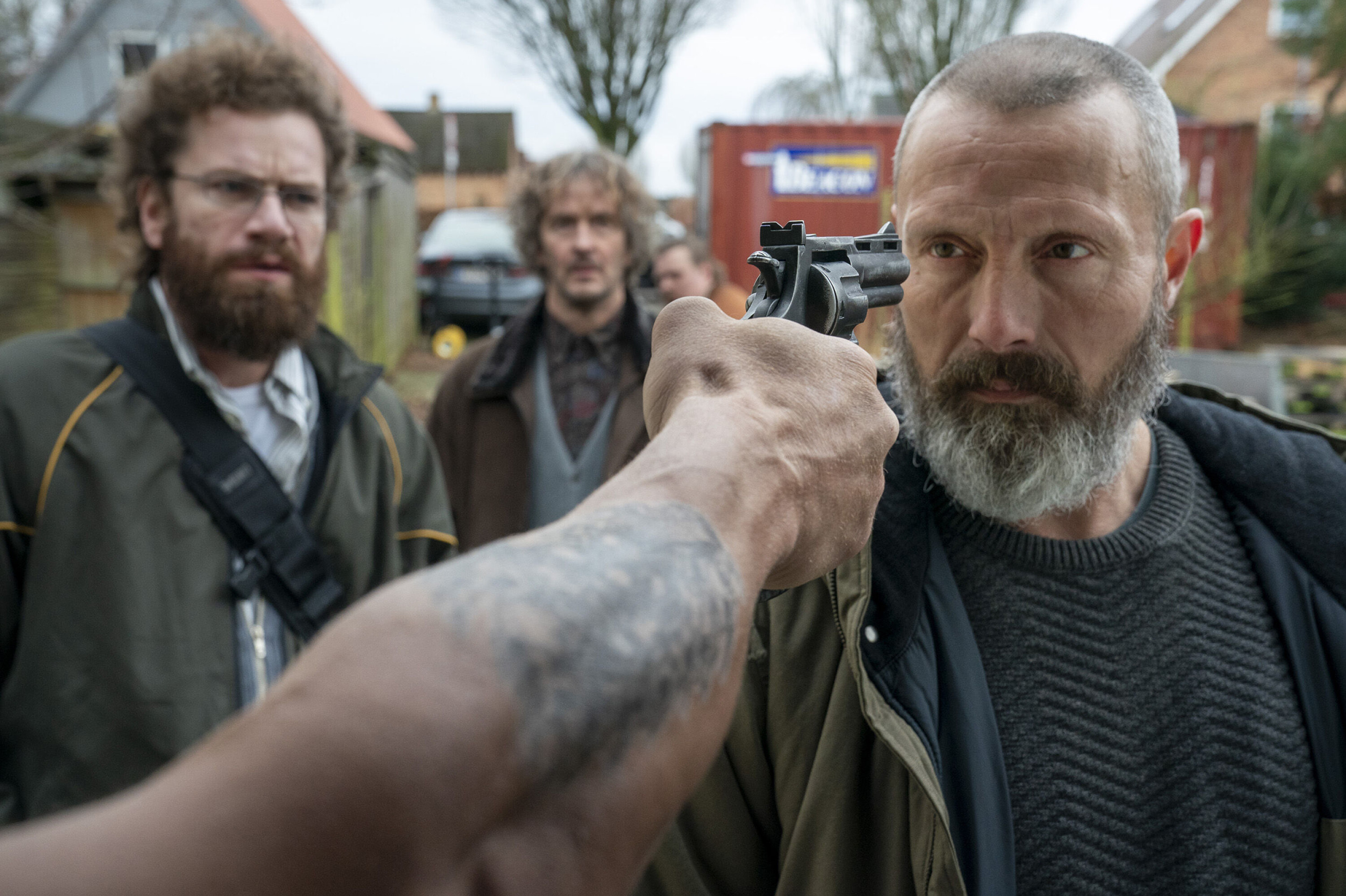 I PISTOLMUNNINGEN: Marcus (Mads Mikkelsen) møter motvilje når Ottos (Nikolaj Lie Kaas) teori blir prøvd ut.