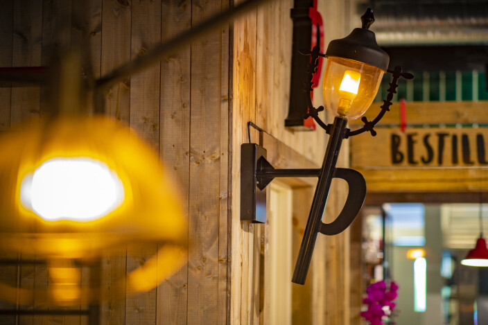 <span class=" italic" data-lab-italic_desktop="italic">Den originale Peppes-lampa har blitt børstet støvet av og fått nytt liv etter 20 år.</span> <span class=" italic" data-lab-italic_desktop="italic">Den originale Peppes-lampa har blitt børstet støvet av og fått nytt liv etter 20 år.</span>