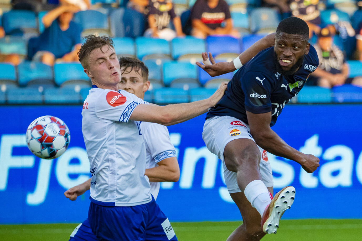 GOALGETTER: Fred Friday scoret to ganger, det siste ble annullert på en hårfin offside. GOALGETTER: Fred Friday scoret to ganger, det siste ble annullert på en hårfin offside.