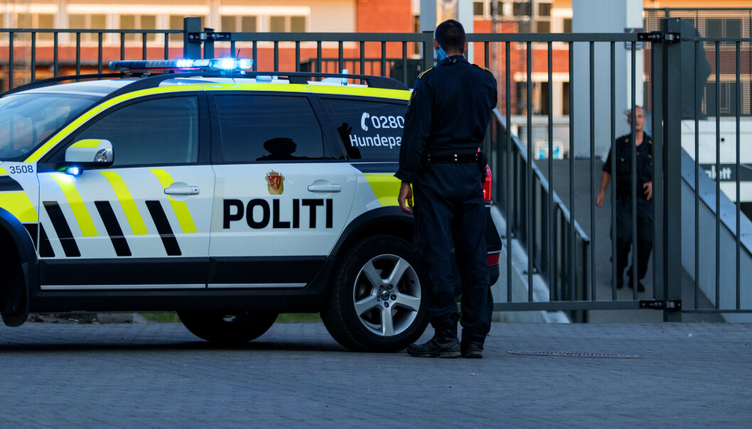Politiet på Drammenbadet. Bildet er tatt ved en tidligere anledning. Politiet på Drammenbadet. Bildet er tatt ved en tidligere anledning.
