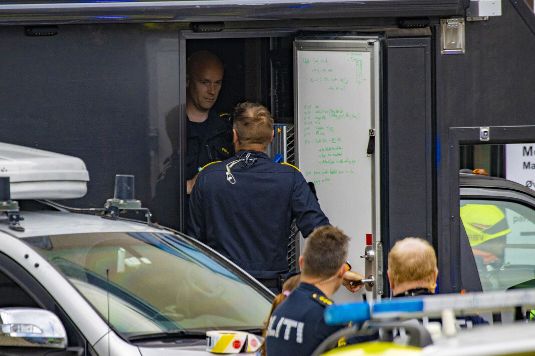 <span class=" italic" data-lab-italic_desktop="italic"><span class=" font-weight-bold" data-lab-font_weight_desktop="font-weight-bold">BOMBEGRUPPA:</span> Ledet operasjonen ved politihuset i Drammen.</span> <span class=" italic" data-lab-italic_desktop="italic"><span class=" font-weight-bold" data-lab-font_weight_desktop="font-weight-bold">BOMBEGRUPPA:</span> Ledet operasjonen ved politihuset i Drammen.</span>