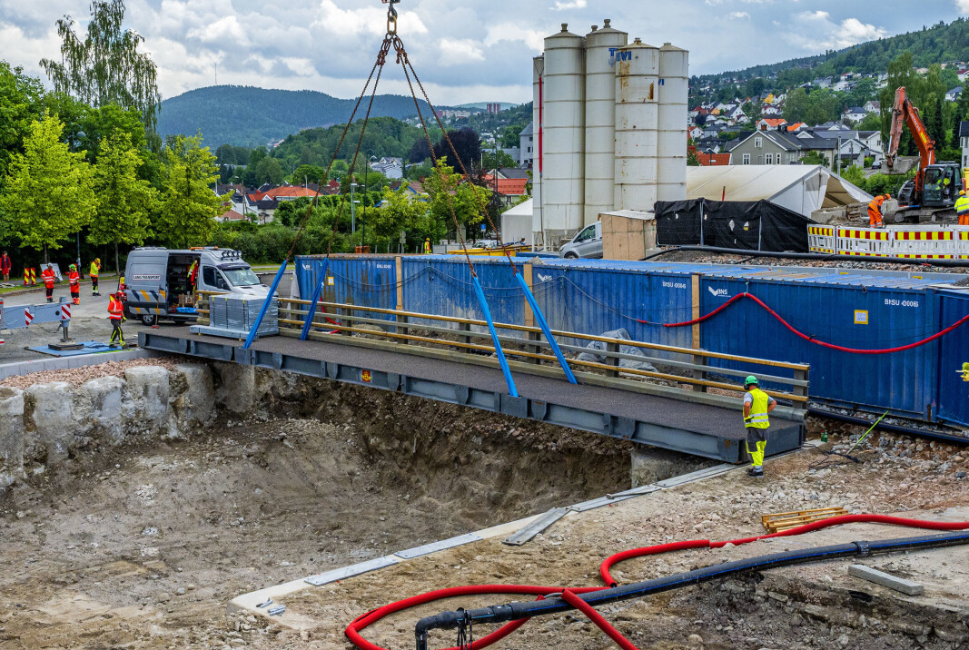 Første bit i bropuslespillet på plass Første bit i bropuslespillet på plass