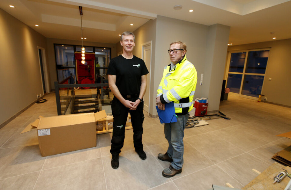 TOMMELEN OPP: Kjell Grøstad eier Modum Eiendom AS og er svært fornøyd med de tjenestene som Byggsjekk1 leverer.