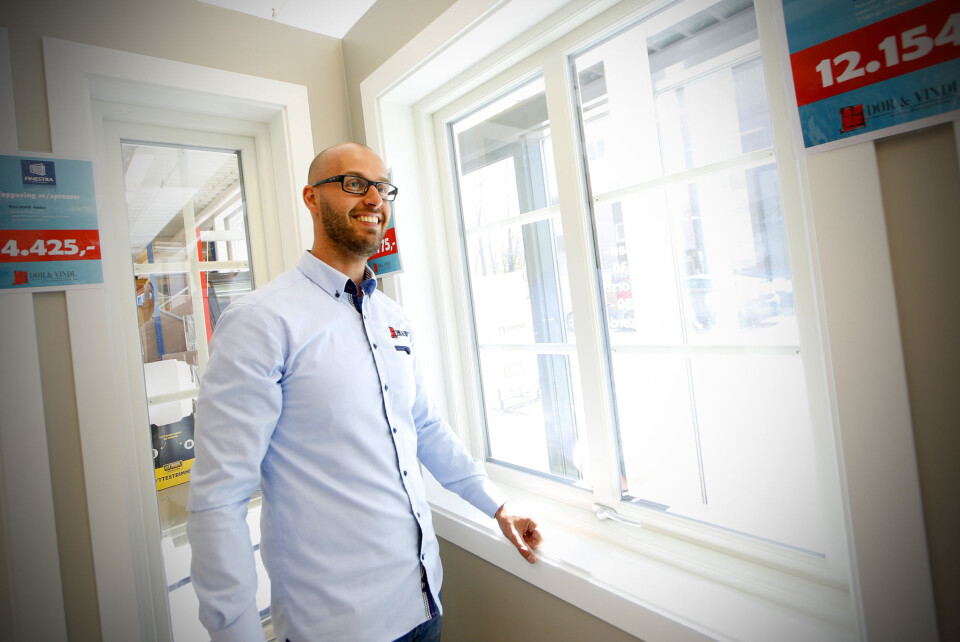 GOD OG TRYGG HANDEL: «Dør & Vindu» er størst i Norge på utstilling av produkter fra Finestra. Deres konsept er å levere høy kvalitet til svært gunstige priser. – Kundene våre skal føle seg ivaretatt, enten de er privatkunder eller fra proffsegmentet, forteller daglig leder Thomas Messel.