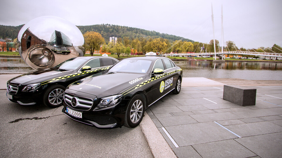 YPSILON: Drammen Taxi har benyttet den kjente brua i egen logo, som et tegn på byen de representerer.