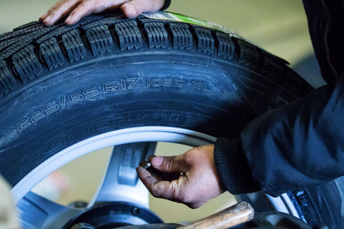 <em><strong>AVBALANSERING:</strong> Er viktig for å unngå risting fra hjulene.</em> <em><strong>AVBALANSERING:</strong> Er viktig for å unngå risting fra hjulene.</em>