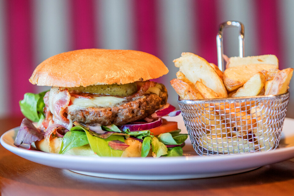 Peppes førstevalg innen burgere er en amerikansk-inspirert variant med briochebrød og 100% norsk storfekjøtt, toppet med ost og bacon.
