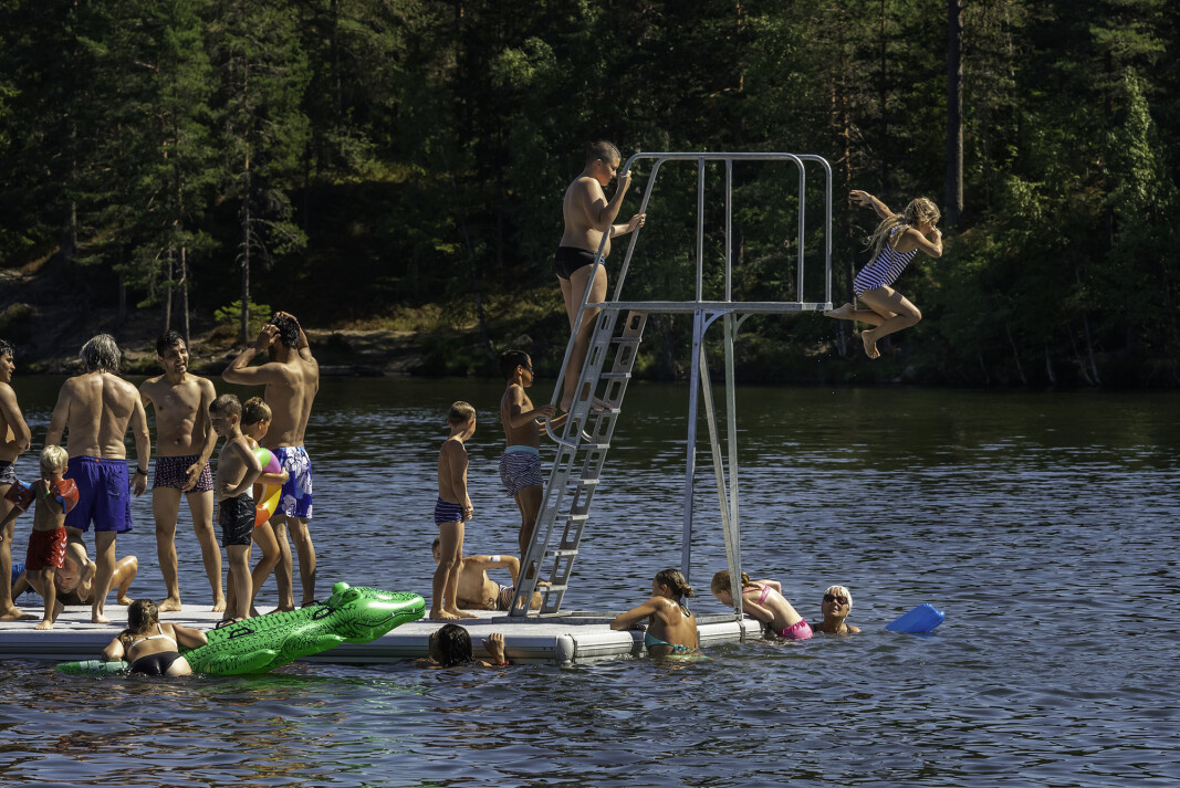SOL OG SOMMER: Drammenserne valfartet til badeplassene torsdag. Her fra Landfalltjern tatt ved en tidligere anledning. SOL OG SOMMER: Drammenserne valfartet til badeplassene torsdag. Her fra Landfalltjern tatt ved en tidligere anledning.
