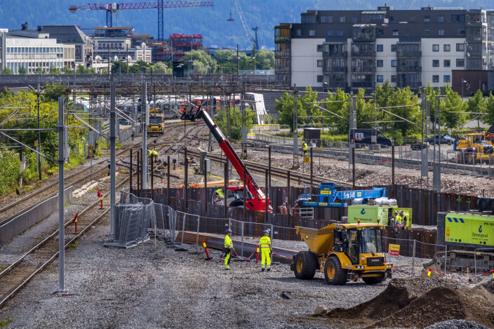 <span class=" italic" data-lab-italic_desktop="italic">Det er ryddet opp i sporjungelen på Grønland og det er spuntet og gjort klart i traesen for nytt dobbeltspor fra Drammen stasjon. </span> <span class=" italic" data-lab-italic_desktop="italic">Det er ryddet opp i sporjungelen på Grønland og det er spuntet og gjort klart i traesen for nytt dobbeltspor fra Drammen stasjon. </span>