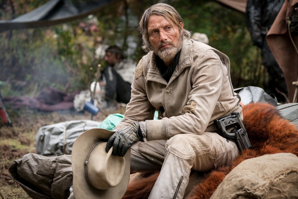 PUST I BAKKEN: Mads Mikkelsen har en mystisk aura over seg som dessverre ikke er nok