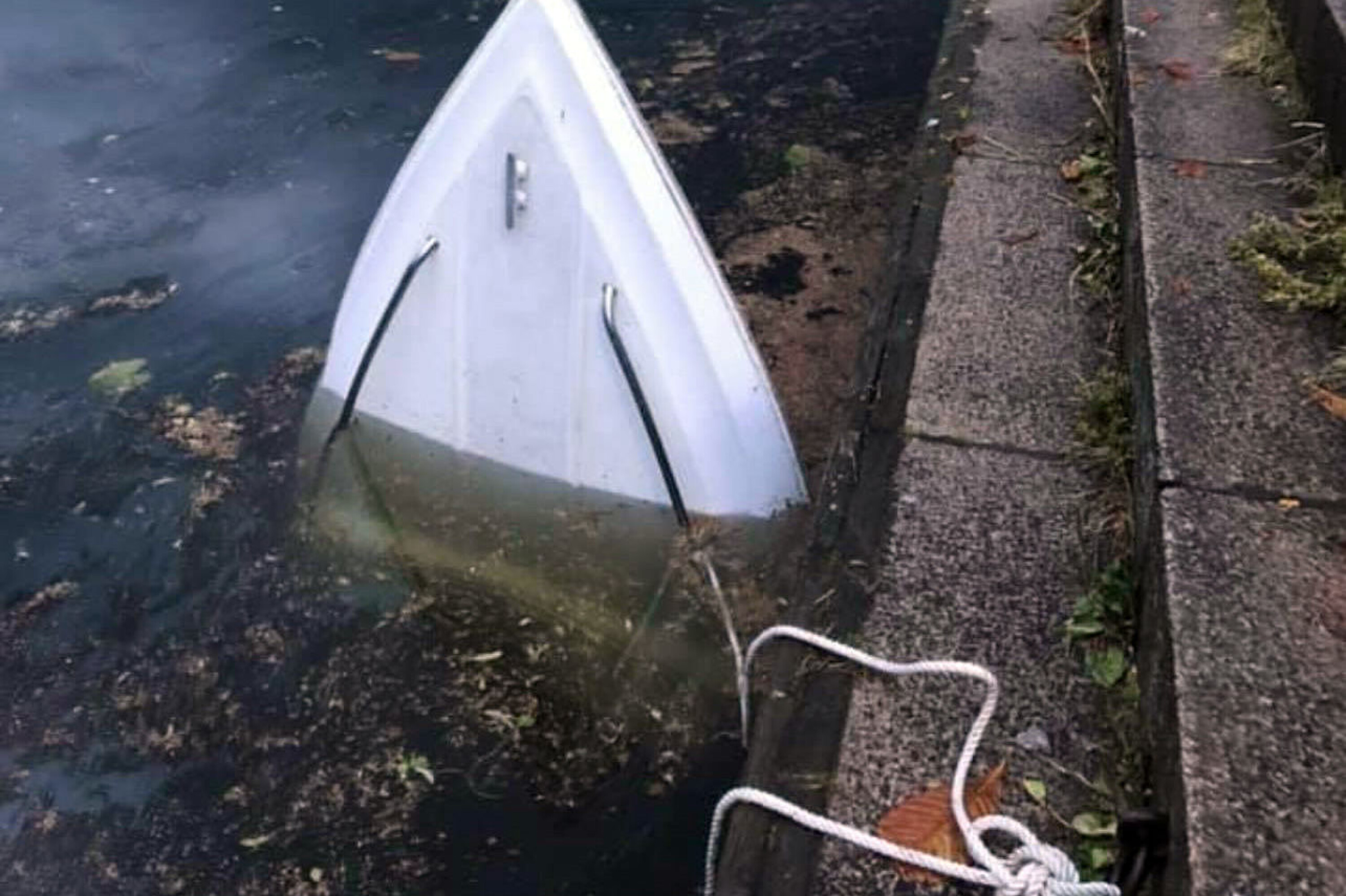 Båt sank i Drammenselva