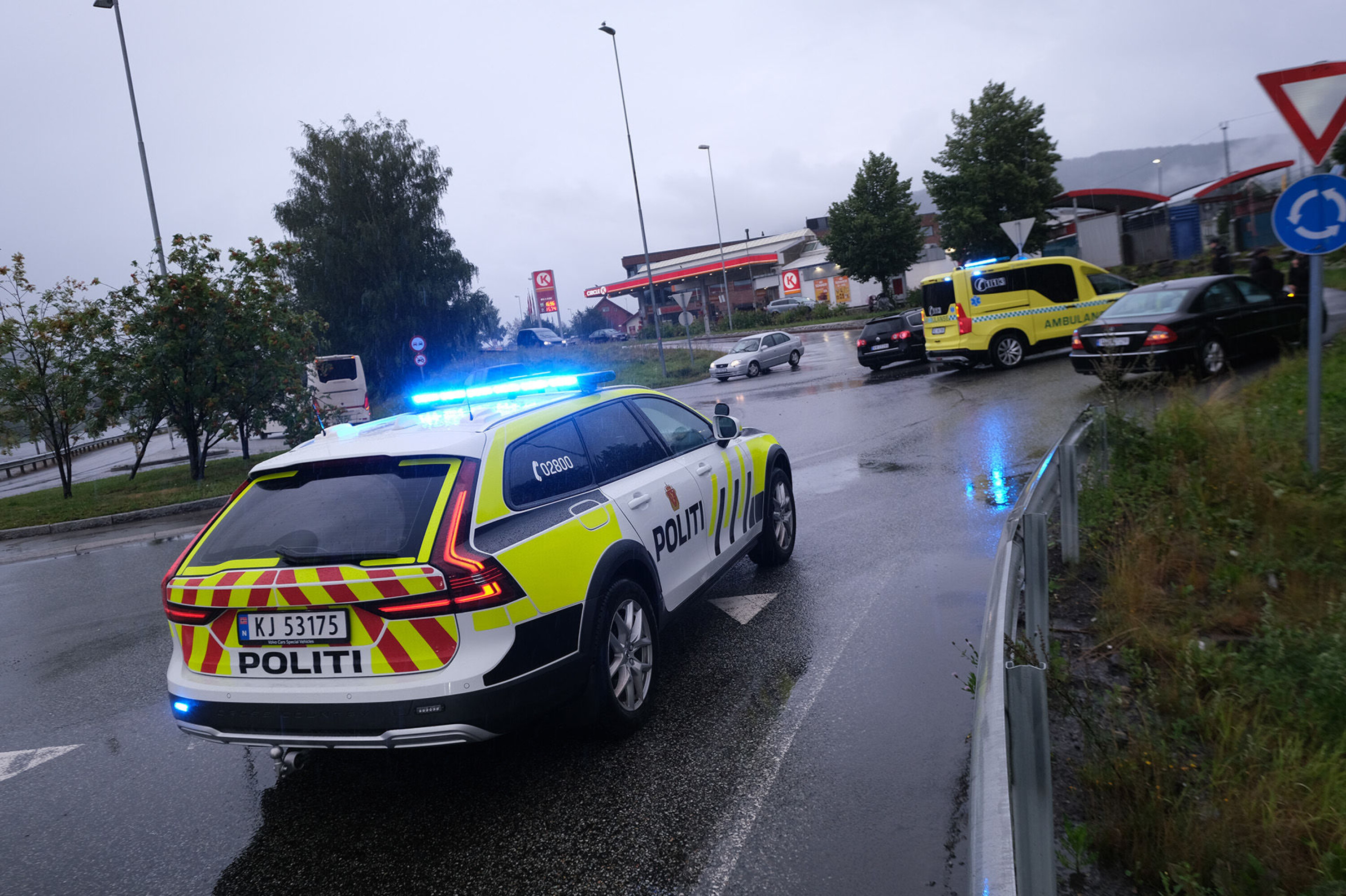 To biler involvert i ulykke i E134-rundkjøring