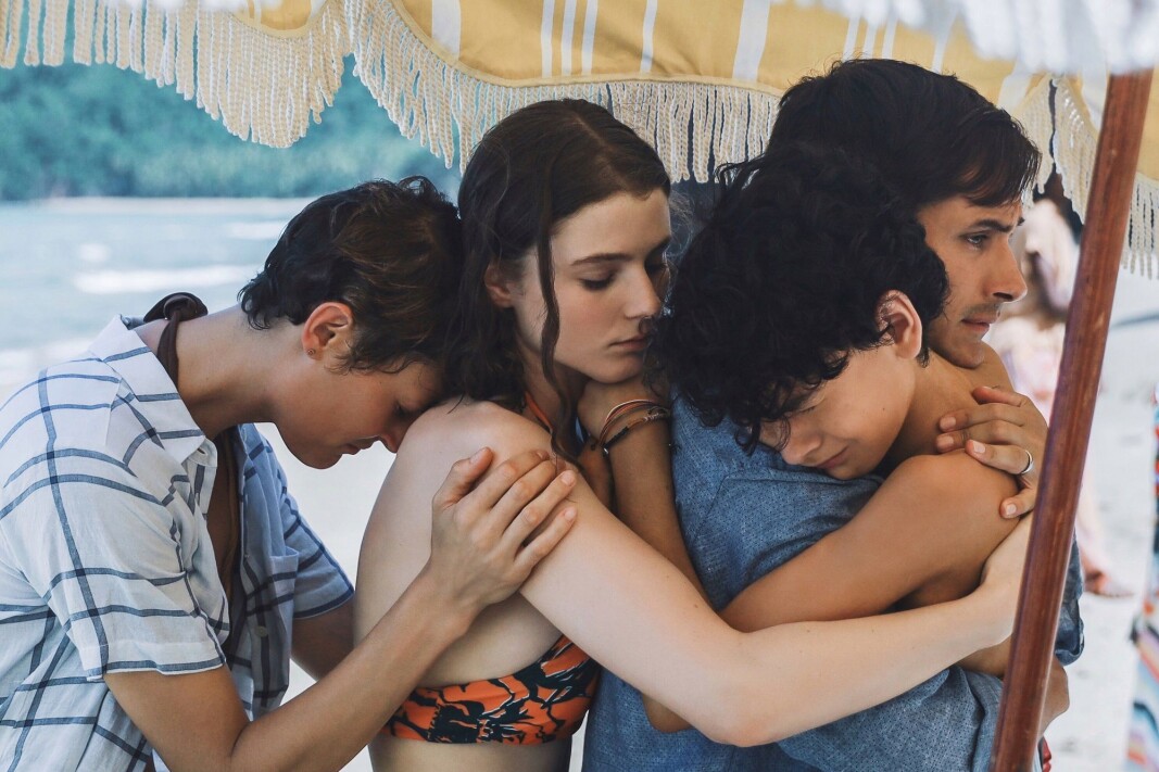 <span class=" italic" data-lab-italic_desktop="italic"><span class=" font-weight-bold" data-lab-font_weight_desktop="font-weight-bold">HJELPELØSE:</span> Mor (Vicky Krieps), datter, far (Gael Garcia Bernal), og sønn prøver å holde sammen</span> <span class=" italic" data-lab-italic_desktop="italic"><span class=" font-weight-bold" data-lab-font_weight_desktop="font-weight-bold">HJELPELØSE:</span> Mor (Vicky Krieps), datter, far (Gael Garcia Bernal), og sønn prøver å holde sammen</span>