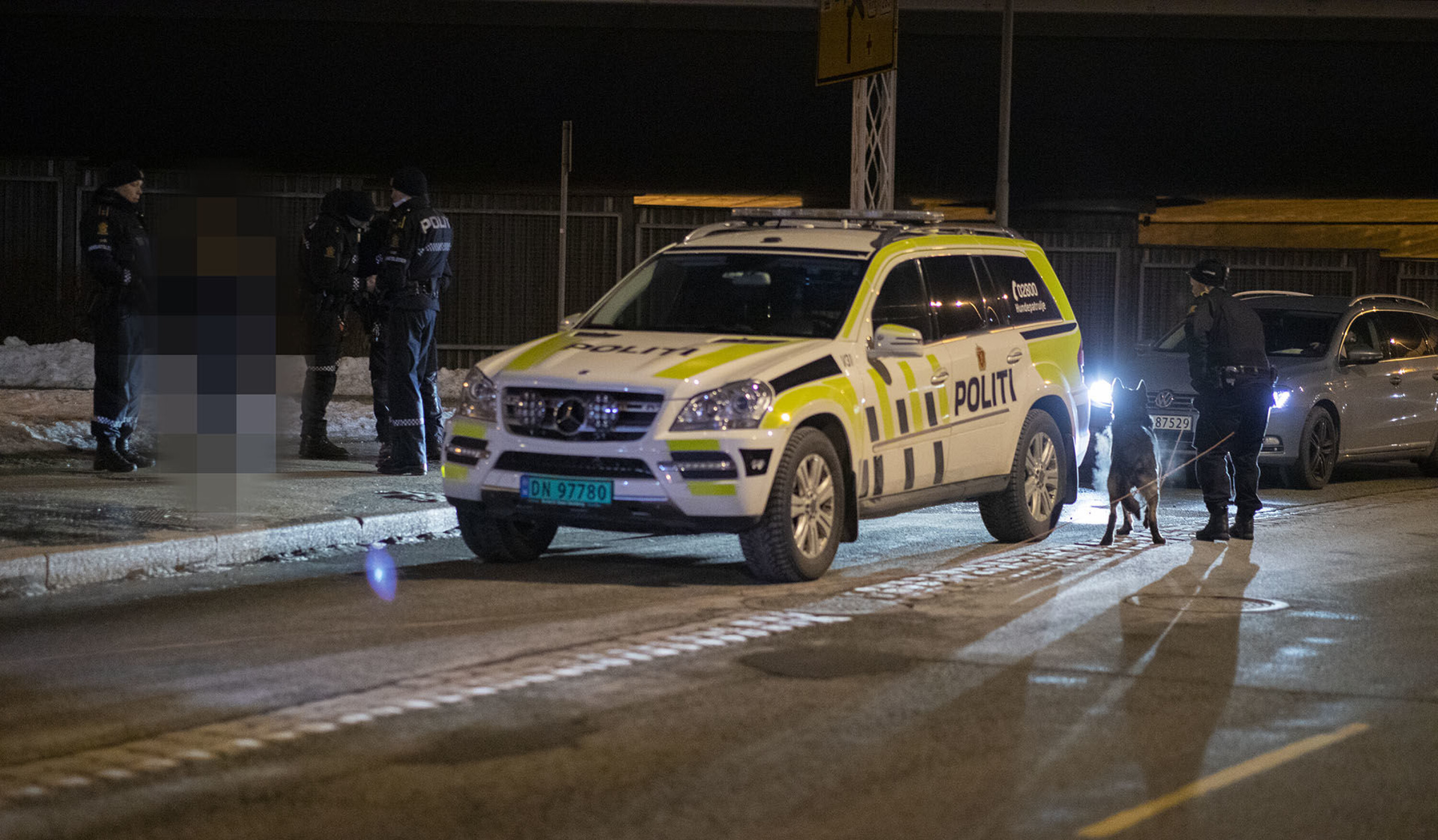 TATT: I januar tok politiet den aktuelle jenta i nærområdet etter søk med hundepatrulje. Det har ikke satt en stopper for den livsfarlige aktiviteten.