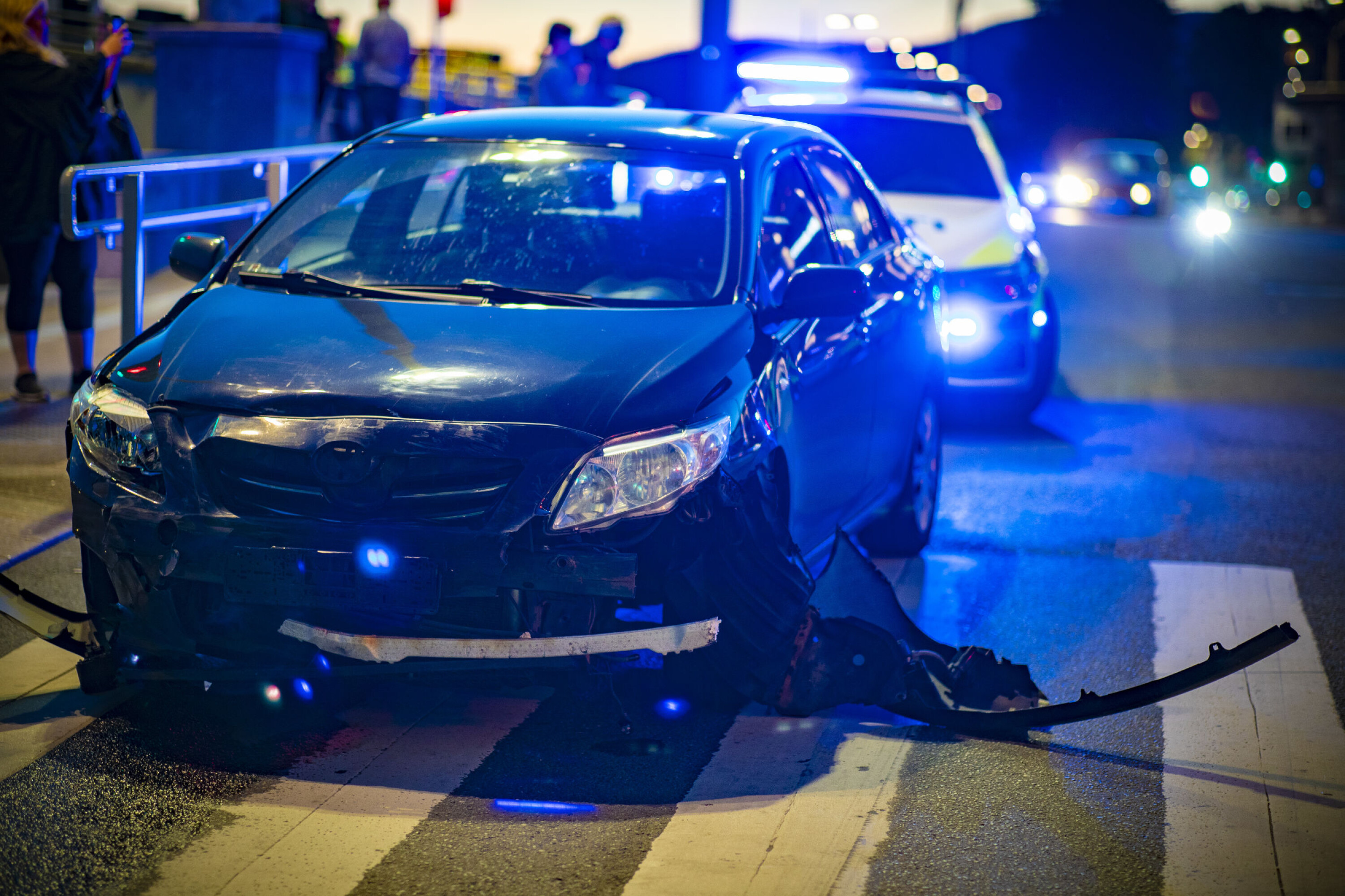 VRAK: Skadene på den andre bilen som ble truffet på bruenden på Bragernes-siden forteller litt om farten bilen som stakk fra politiet hadde.