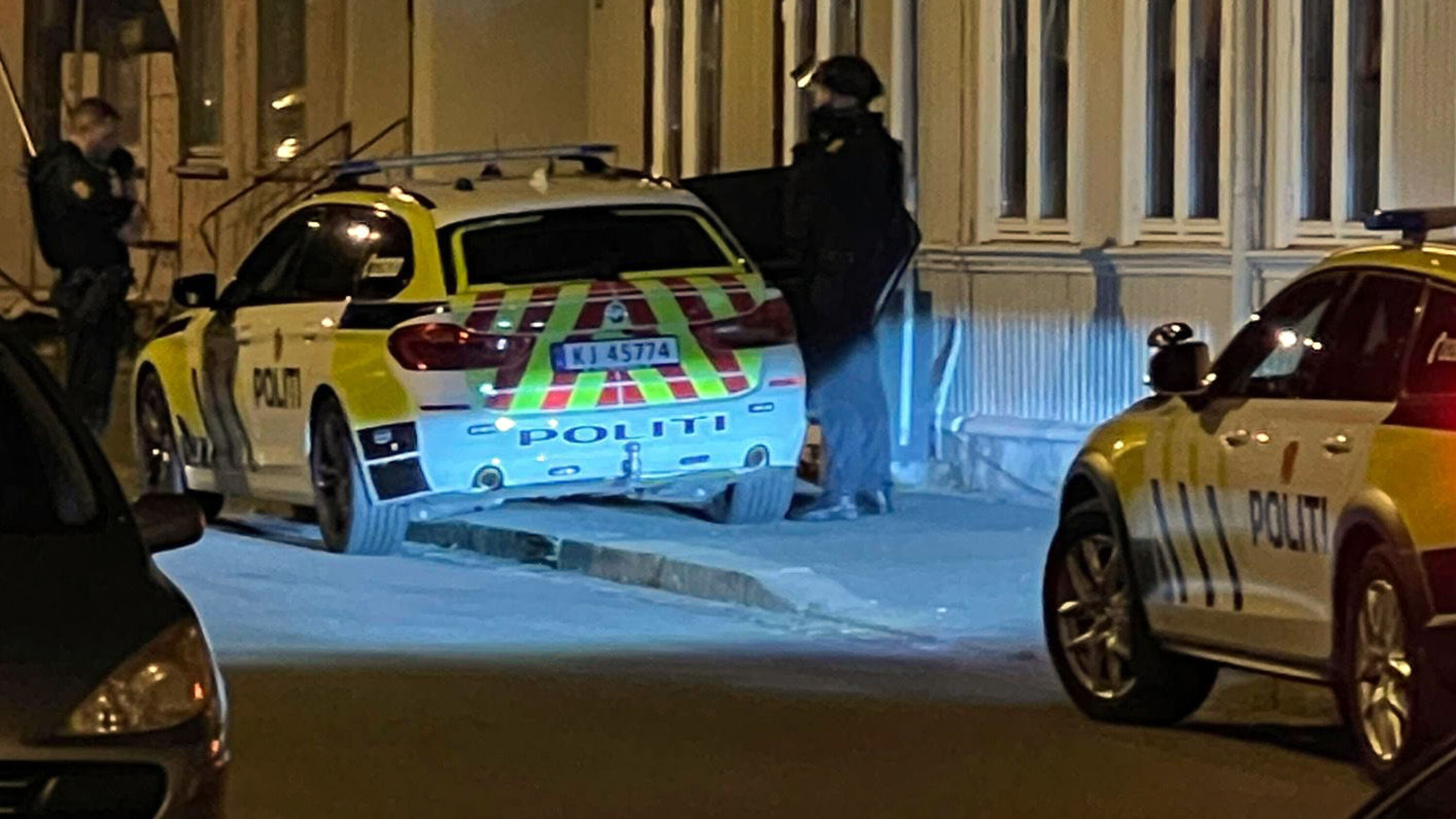 RIGGET SEG KLARE: Bildet skal etter hva DRM24 erfarer være tatt et annet sted i Drammen enn der selve aksjonen fant sted, og kort tid i forveien.
