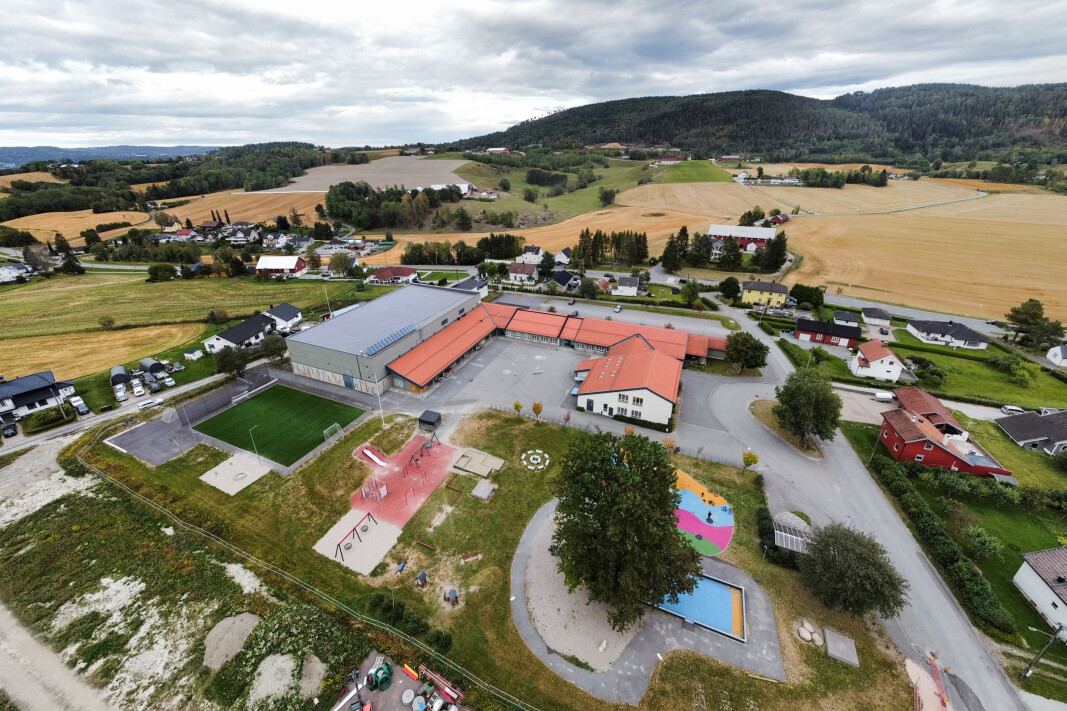 <span class=" italic" data-lab-italic_desktop="italic"><span class=" font-weight-bold" data-lab-font_weight_desktop="font-weight-bold">SKOGER:</span> Stridens kjerne er hvor elevene fra Skoger barneskole skal gå på ungdomsskole i fremtiden.</span> <span class=" italic" data-lab-italic_desktop="italic"><span class=" font-weight-bold" data-lab-font_weight_desktop="font-weight-bold">SKOGER:</span> Stridens kjerne er hvor elevene fra Skoger barneskole skal gå på ungdomsskole i fremtiden.</span>