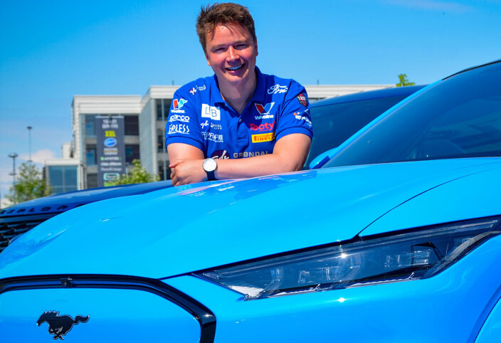 <span class=" italic" data-lab-italic_desktop="italic"><span class=" font-weight-bold" data-lab-font_weight_desktop="font-weight-bold">OVERTAR STAFETTPINNEN:</span> Anders Grøndal (37)</span> <span class=" italic" data-lab-italic_desktop="italic"><span class=" font-weight-bold" data-lab-font_weight_desktop="font-weight-bold">OVERTAR STAFETTPINNEN:</span> Anders Grøndal (37)</span>