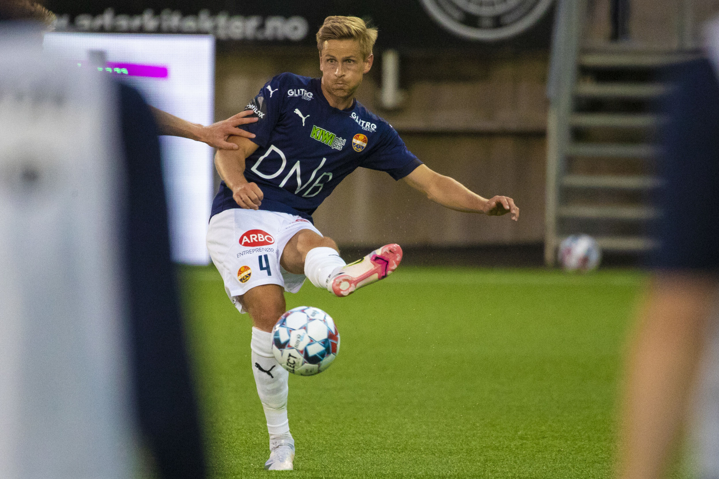 HAR MER Å BEVISE: SIF-debutant Thomas Grøgaard kom inn for Jonathan Parr på venstre-backen.