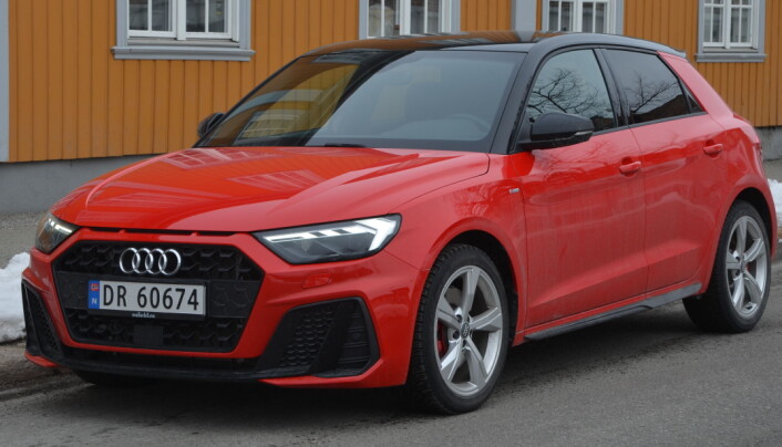 <span class=" italic" data-lab-italic_desktop="italic">Audi A1 var med på å løfte tallene for bensinbiler i august.</span> <span class=" italic" data-lab-italic_desktop="italic">Audi A1 var med på å løfte tallene for bensinbiler i august.</span>