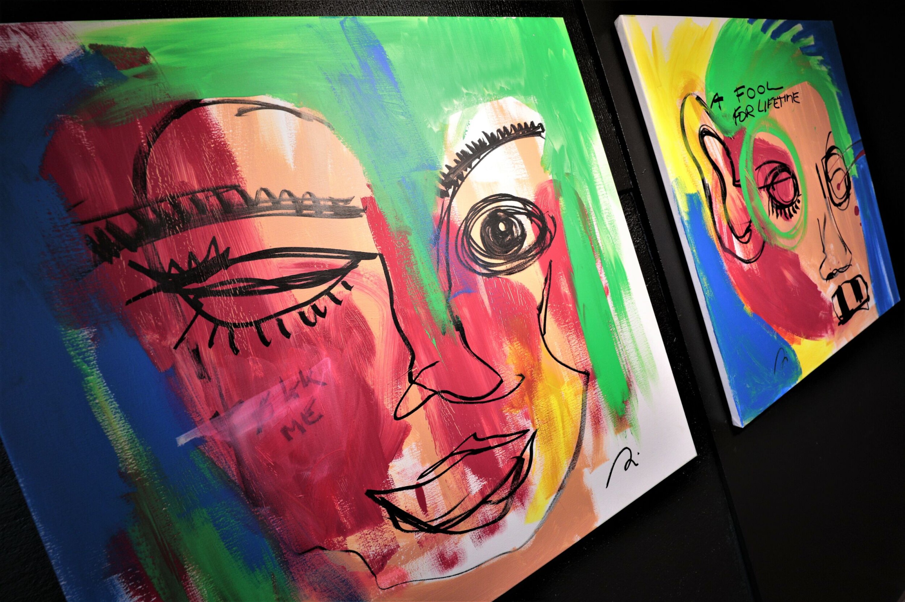 ORIGINALER: Disse to maleriene eies av barna til Ari Behn, og vises for første gang i galleri-sammenheng. De er imidlertid ikke til salgs.