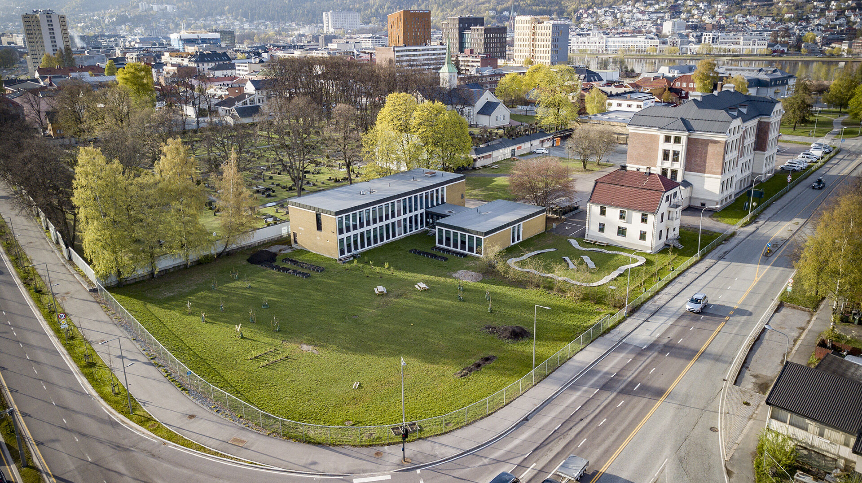 HER SKULLE DET VÆRT: I området rundt gamle Strømsø skole.
