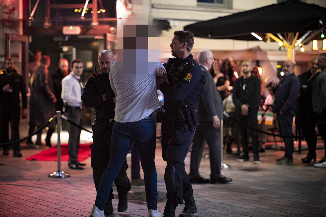 <span class=" italic" data-lab-italic_desktop="italic"><span class=" font-weight-bold" data-lab-font_weight_desktop="font-weight-bold">FIKK KLAR BESKJED: </span>Lovens lange arm løste de fleste situasjoner med forebyggende tilstedeværelse og en god porsjon tålmodighet, mens enkelte hadde behov for en ekstra tydelig «justering». </span> <span class=" italic" data-lab-italic_desktop="italic"><span class=" font-weight-bold" data-lab-font_weight_desktop="font-weight-bold">FIKK KLAR BESKJED: </span>Lovens lange arm løste de fleste situasjoner med forebyggende tilstedeværelse og en god porsjon tålmodighet, mens enkelte hadde behov for en ekstra tydelig «justering». </span>