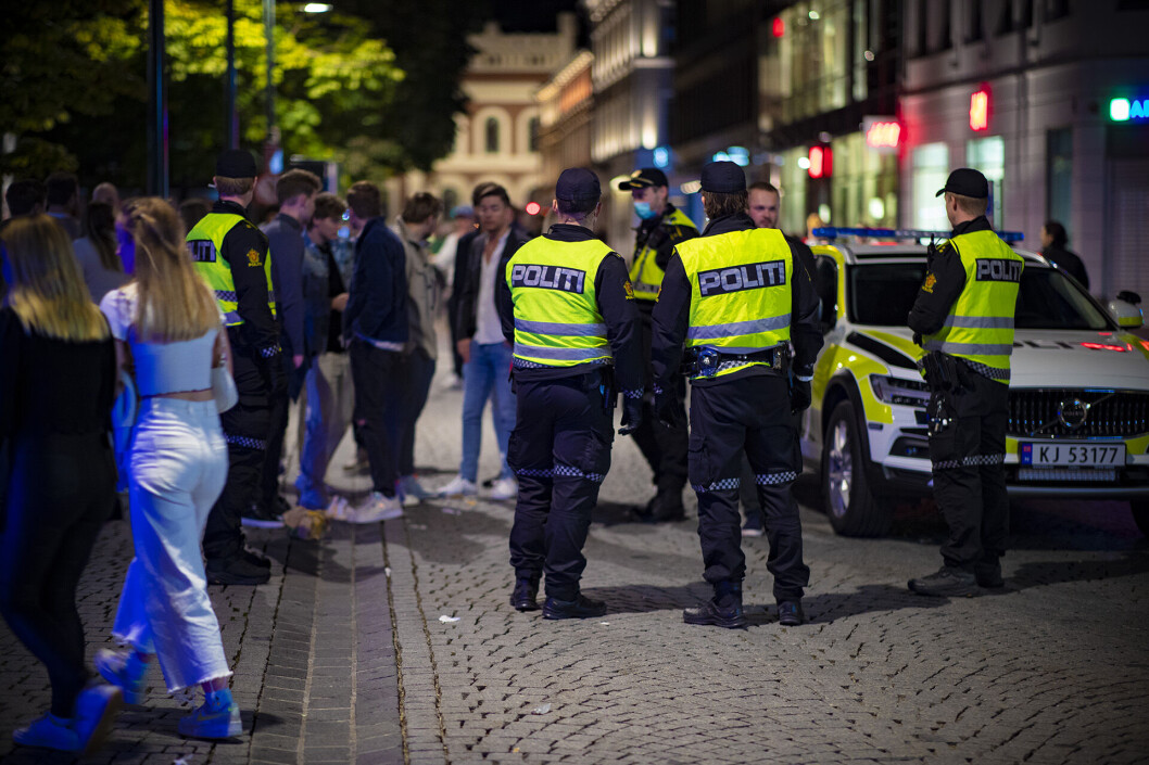 <span class=" italic" data-lab-italic_desktop="italic"><span class=" font-weight-bold" data-lab-font_weight_desktop="font-weight-bold">VED MCDONALDS: </span>Flere patruljer på stedet etter meldinger om håndgemeng mellom flere unge personer. Som de fleste andre situasjoner denne kvelden fikk politiet gjenopprettet ro og orden før det eskalerte i form av personskader.</span> <span class=" italic" data-lab-italic_desktop="italic"><span class=" font-weight-bold" data-lab-font_weight_desktop="font-weight-bold">VED MCDONALDS: </span>Flere patruljer på stedet etter meldinger om håndgemeng mellom flere unge personer. Som de fleste andre situasjoner denne kvelden fikk politiet gjenopprettet ro og orden før det eskalerte i form av personskader.</span>