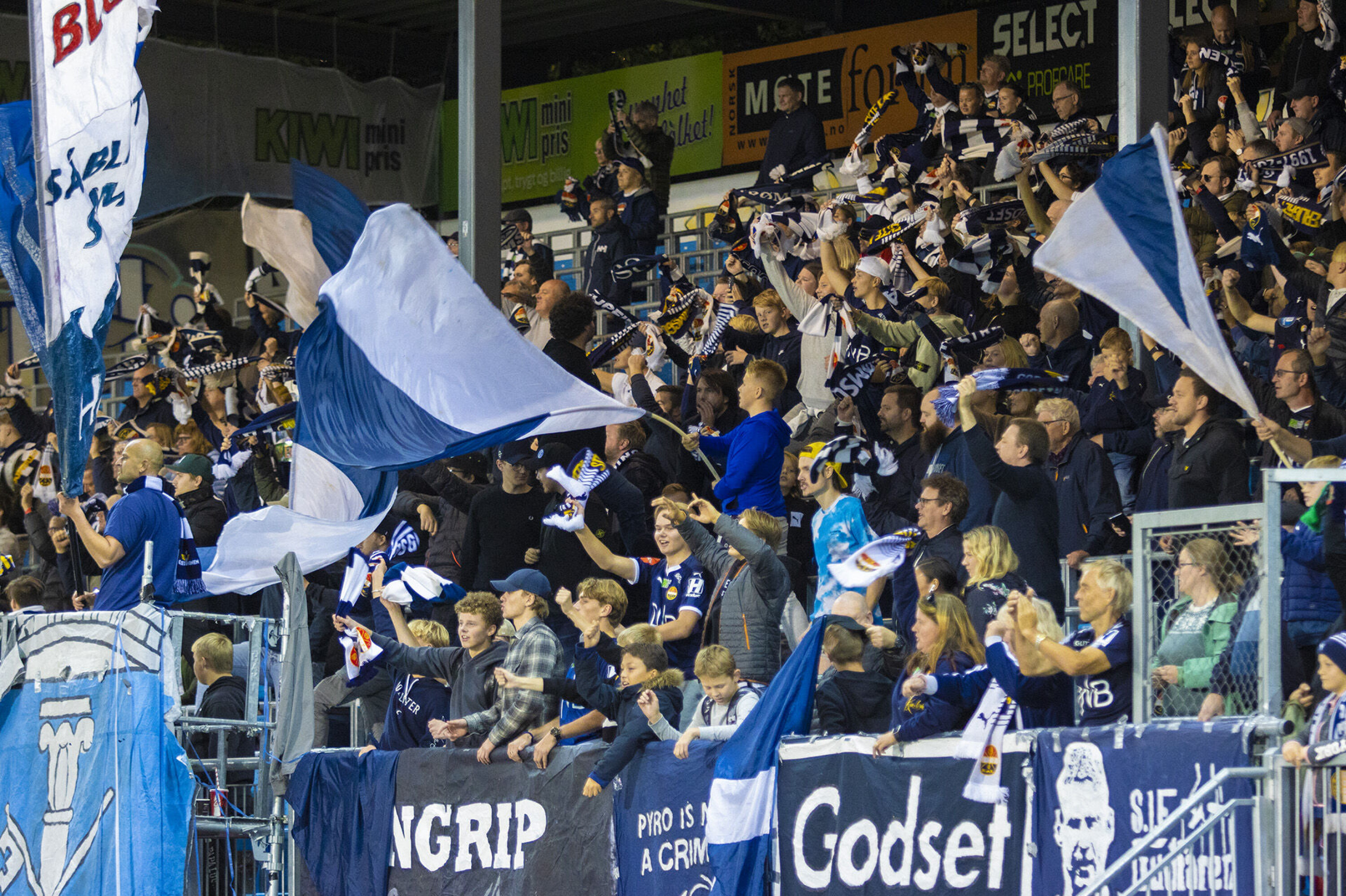 TRIBUNELIV: Her fra helgas kamp mot Sarpsborg 08.