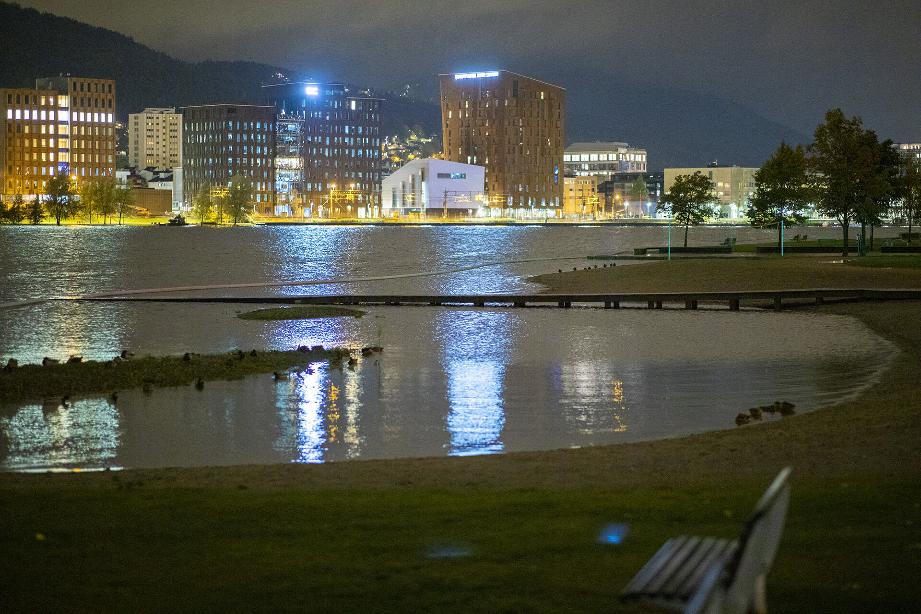 UVÆR: Slik så det ut på Bragernes Strand natt til søndag.