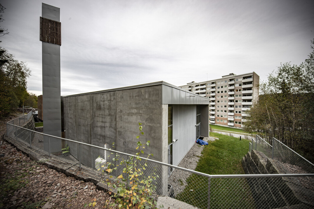 <span class=" italic" data-lab-italic_desktop="italic"><span class=" font-weight-bold" data-lab-font_weight_desktop="font-weight-bold">BØNNETÅRN:</span> Slik ser moskeen på Fjell ut, der den ligger over blokkbebyggelsen helt øverst i bydelen.</span> <span class=" italic" data-lab-italic_desktop="italic"><span class=" font-weight-bold" data-lab-font_weight_desktop="font-weight-bold">BØNNETÅRN:</span> Slik ser moskeen på Fjell ut, der den ligger over blokkbebyggelsen helt øverst i bydelen.</span>
