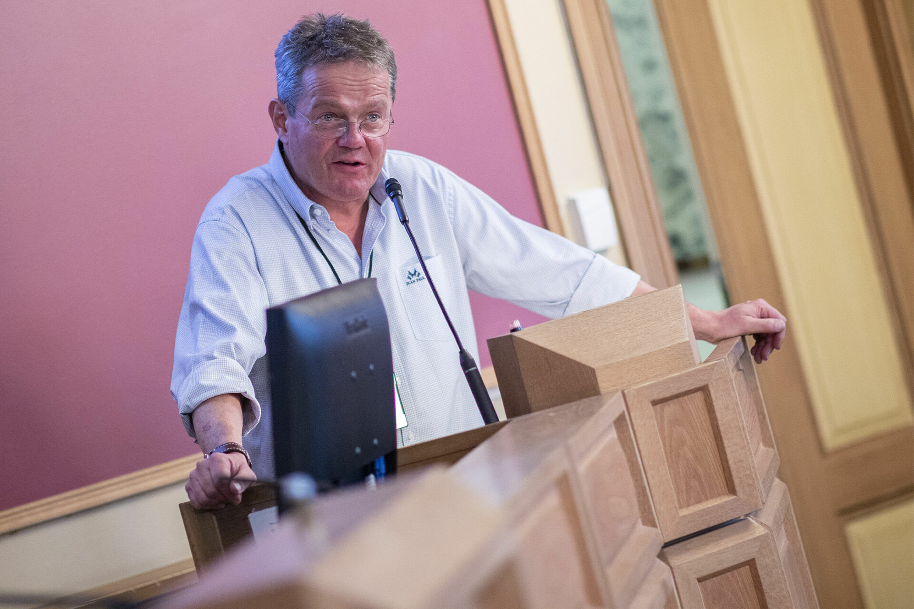 KRITISK: Ulf Erik Knudsen (Frp) tar opp bønnerop-saken i kommunestyret.