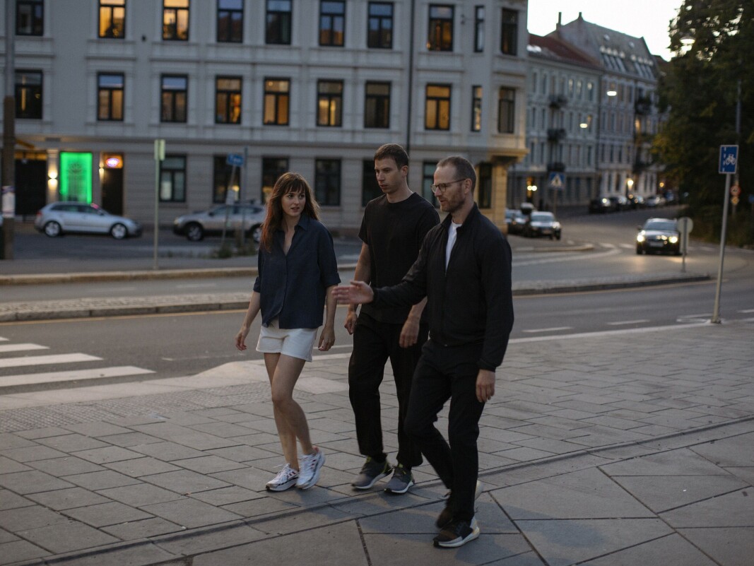 <span class=" italic" data-lab-italic_desktop="italic"><span class=" font-weight-bold" data-lab-font_weight_desktop="font-weight-bold">BEHIND THE SCENES:</span> Joachim Trier regisserer Renate og Herbert på Sankthanshaugen i Oslo</span> <span class=" italic" data-lab-italic_desktop="italic"><span class=" font-weight-bold" data-lab-font_weight_desktop="font-weight-bold">BEHIND THE SCENES:</span> Joachim Trier regisserer Renate og Herbert på Sankthanshaugen i Oslo</span>