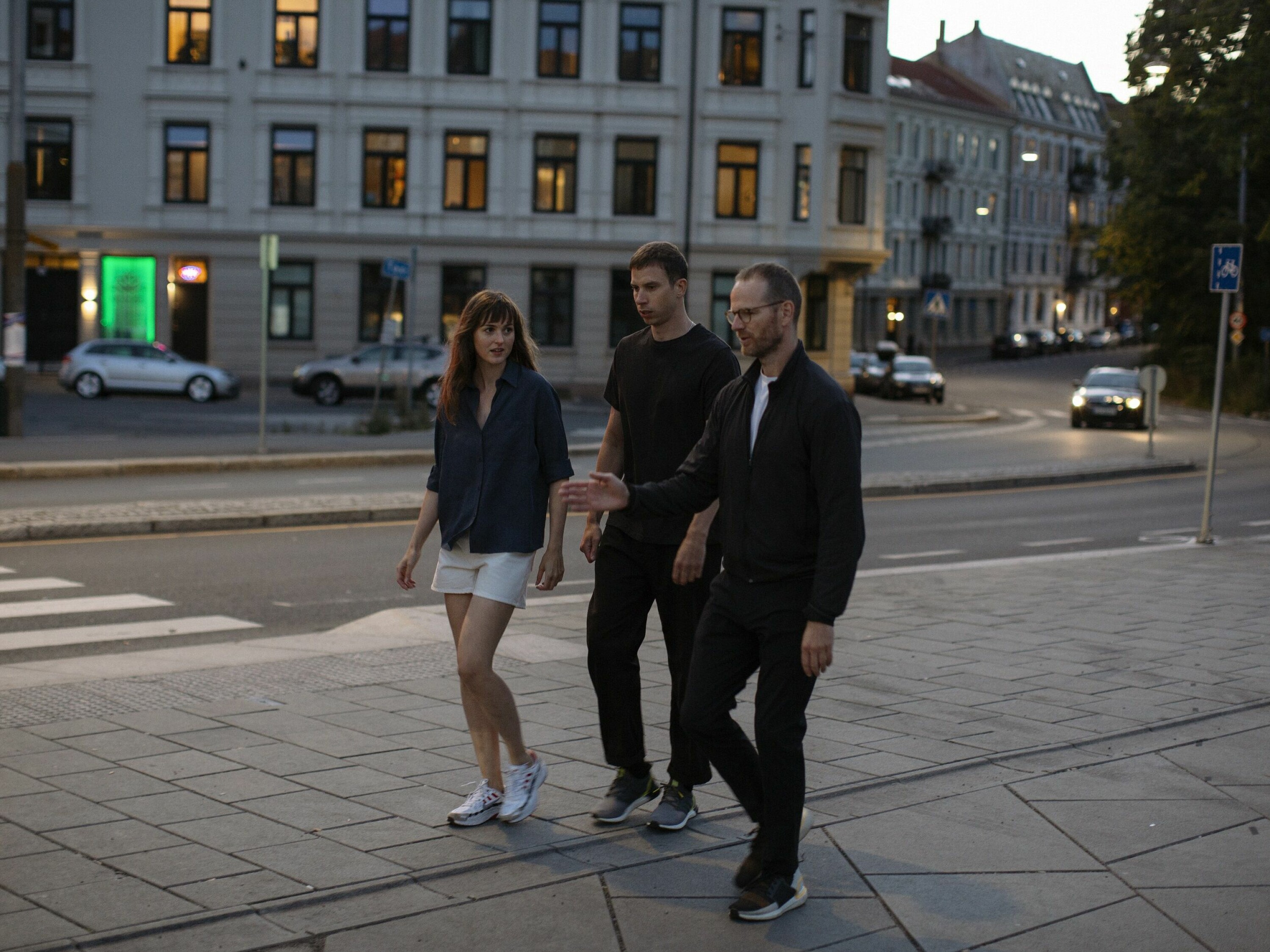 BEHIND THE SCENES: Joachim Trier regisserer Renate og Herbert på Sankthanshaugen i Oslo