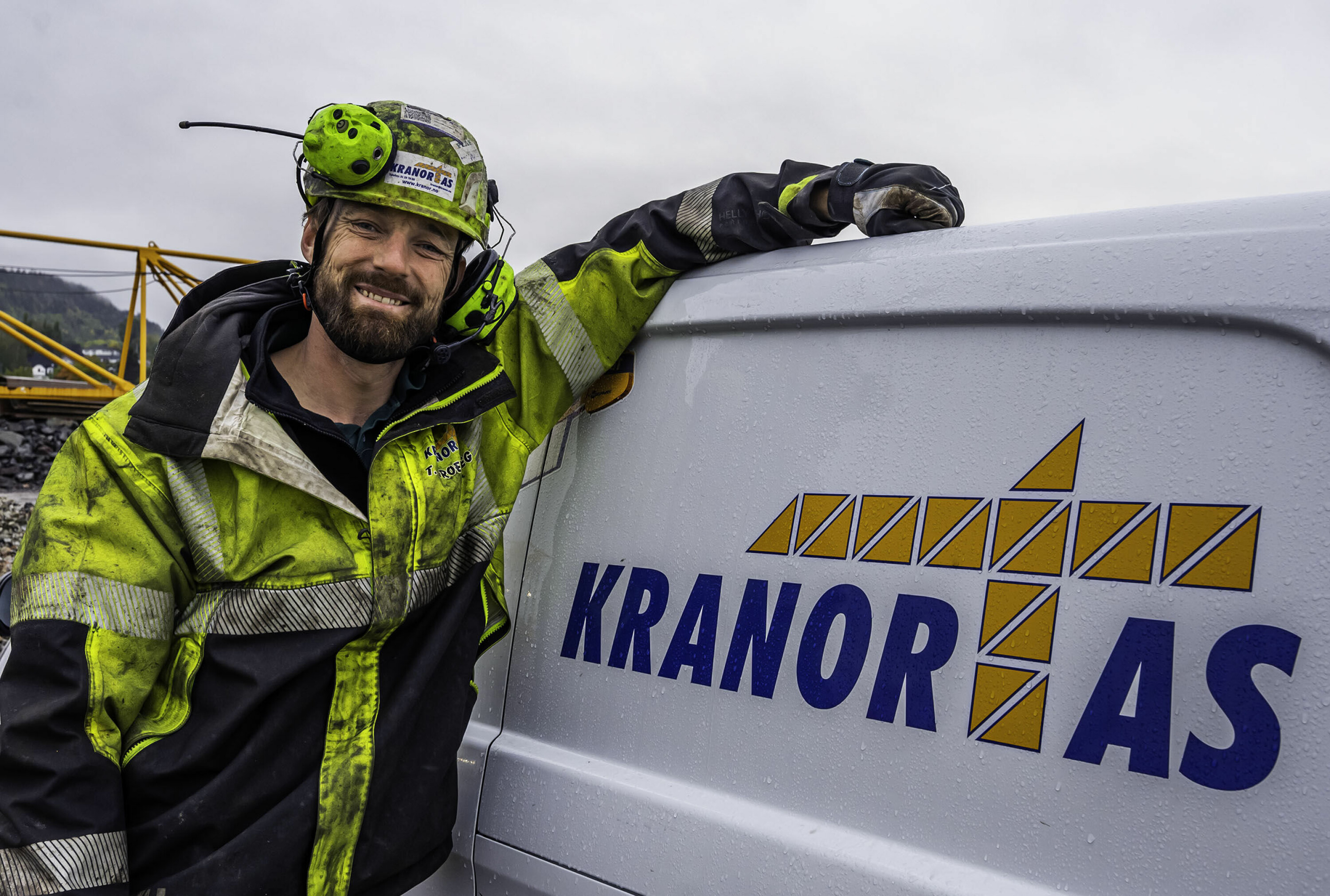 ARBEIDER PÅ TOPPEN: Tomas Groeneweg er montasjeleder i Kranor og en dem som kan observeres i arbeide på toppen anleggskranene.