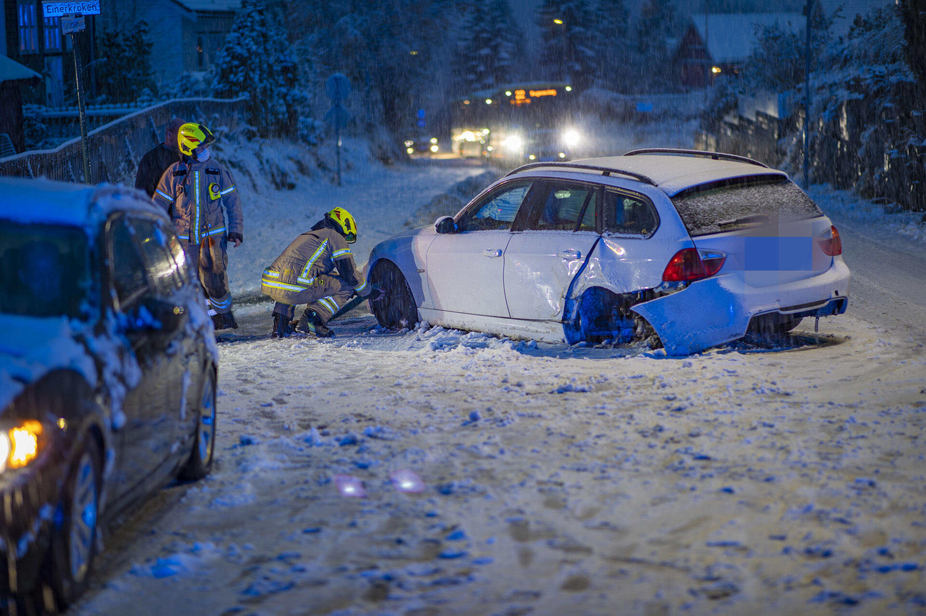 FØRSTE SNØFALL: Da flest ifølge statistikken går på en smell med sommerdekk, her fra første snøfall i fjor, 20. oktober på Konnerud. I år kom den første snøen én dag tidligere.