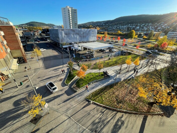 <span class=" italic" data-lab-italic_desktop="italic"><span class=" font-weight-bold" data-lab-font_weight_desktop="font-weight-bold">BYAKSEN: </span>Ble fullført mot Drammen VGS med det nye uterommet mellom Strømsø Torg og Bjørnstjerne Bjørnsons gate.</span> <span class=" italic" data-lab-italic_desktop="italic"><span class=" font-weight-bold" data-lab-font_weight_desktop="font-weight-bold">BYAKSEN: </span>Ble fullført mot Drammen VGS med det nye uterommet mellom Strømsø Torg og Bjørnstjerne Bjørnsons gate.</span>