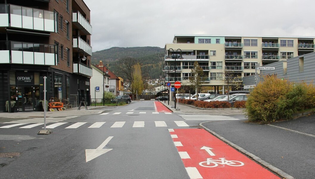 Mjøndalens første sykkelfelt strekker seg fra Øvre Tverrgate til Arbeidergata Mjøndalens første sykkelfelt strekker seg fra Øvre Tverrgate til Arbeidergata