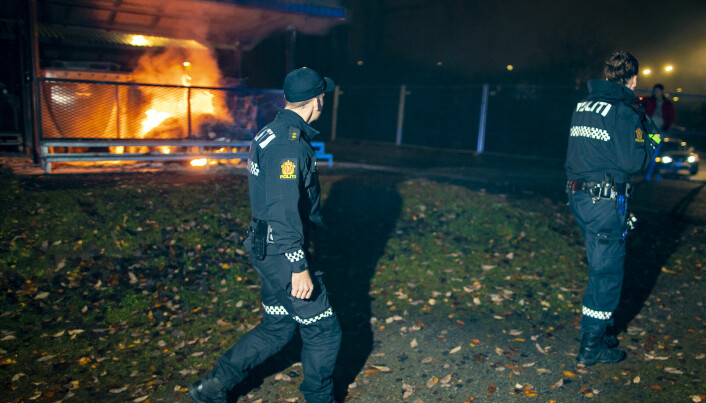 Politiet jakter ungdommer etter en rekke Halloween-branner