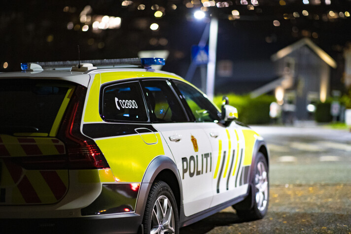 <span class=" italic" data-lab-italic_desktop="italic"><span class=" font-weight-bold" data-lab-font_weight_desktop="font-weight-bold">HADDE FLERE PATRULJER I SVING:</span> Politiet på Nøste søndag kveld. Mange naboer fikk med seg oppstyret med blålys, brannvesen og politi med hunder.</span> <span class=" italic" data-lab-italic_desktop="italic"><span class=" font-weight-bold" data-lab-font_weight_desktop="font-weight-bold">HADDE FLERE PATRULJER I SVING:</span> Politiet på Nøste søndag kveld. Mange naboer fikk med seg oppstyret med blålys, brannvesen og politi med hunder.</span>