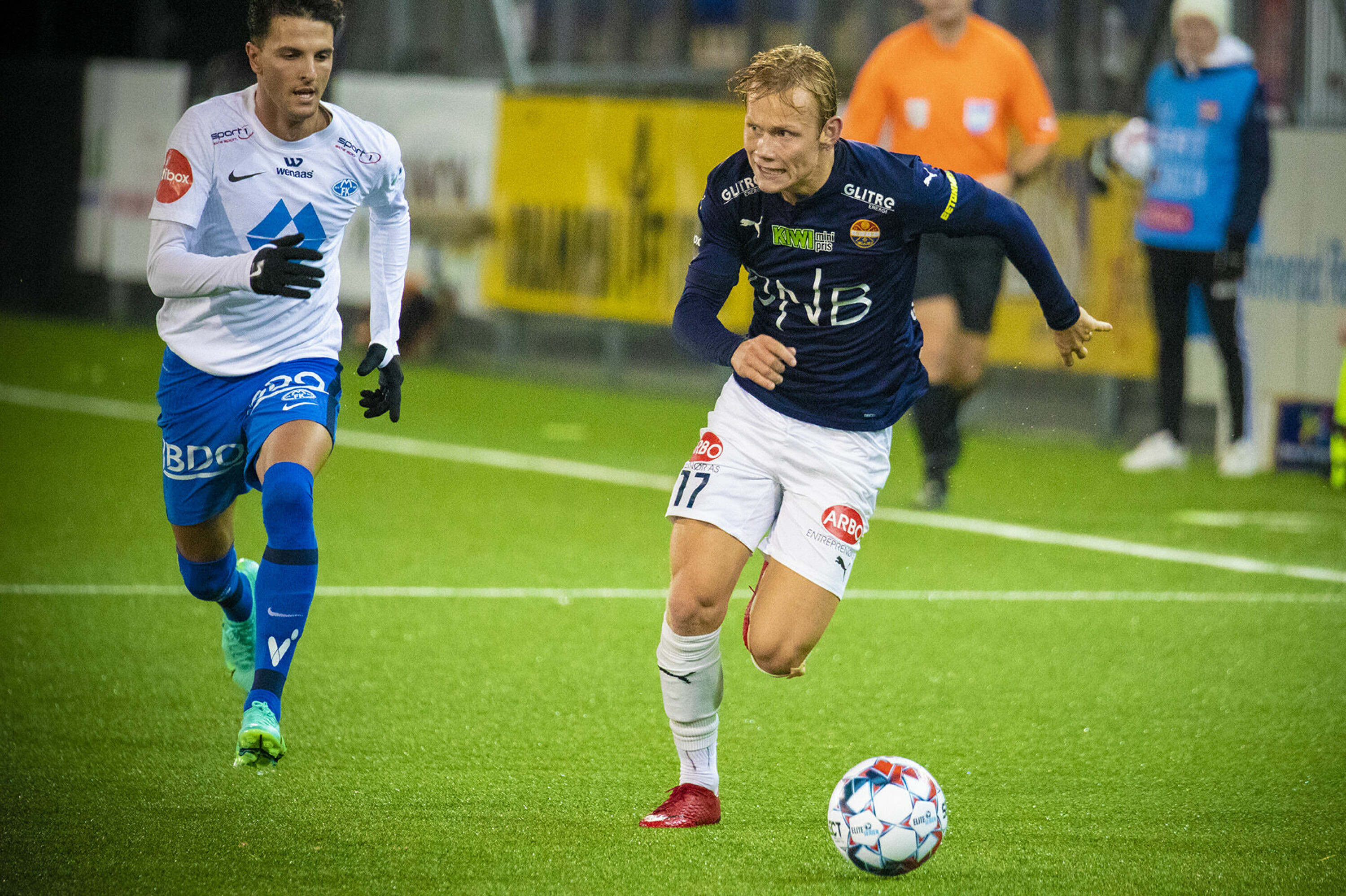 KONSTANT TRUSSEL: Tobias Gulliksen regelrett herjet med svimle Molde-spillere, og viser en ekstrem løpskapasitet.