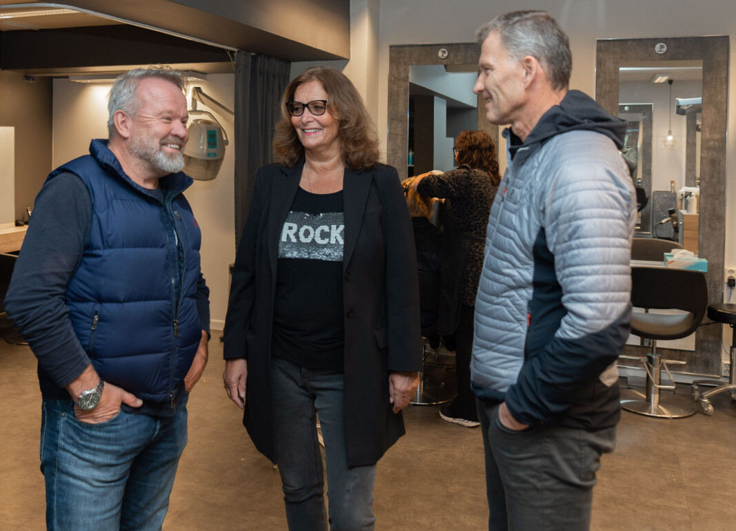 <span class=" italic" data-lab-italic_desktop="italic"><span class=" font-weight-bold" data-lab-font_weight_desktop="font-weight-bold">PERFEKT MATCH: </span>– Vi ønsket å styrke oss i denne regionen, og Josefsson viste seg å være den helt perfekte samarbeidspartneren for å få dette til, sier daglig leder i Tango Frisør-kjede; Kai Ytredal (t.v.), her sammen med daglig leder for Josefsson Frisør; Nina Josefsson Boldt og styreleder og medeier, Cay Anders Josefsson.</span> <span class=" italic" data-lab-italic_desktop="italic"><span class=" font-weight-bold" data-lab-font_weight_desktop="font-weight-bold">PERFEKT MATCH: </span>– Vi ønsket å styrke oss i denne regionen, og Josefsson viste seg å være den helt perfekte samarbeidspartneren for å få dette til, sier daglig leder i Tango Frisør-kjede; Kai Ytredal (t.v.), her sammen med daglig leder for Josefsson Frisør; Nina Josefsson Boldt og styreleder og medeier, Cay Anders Josefsson.</span>