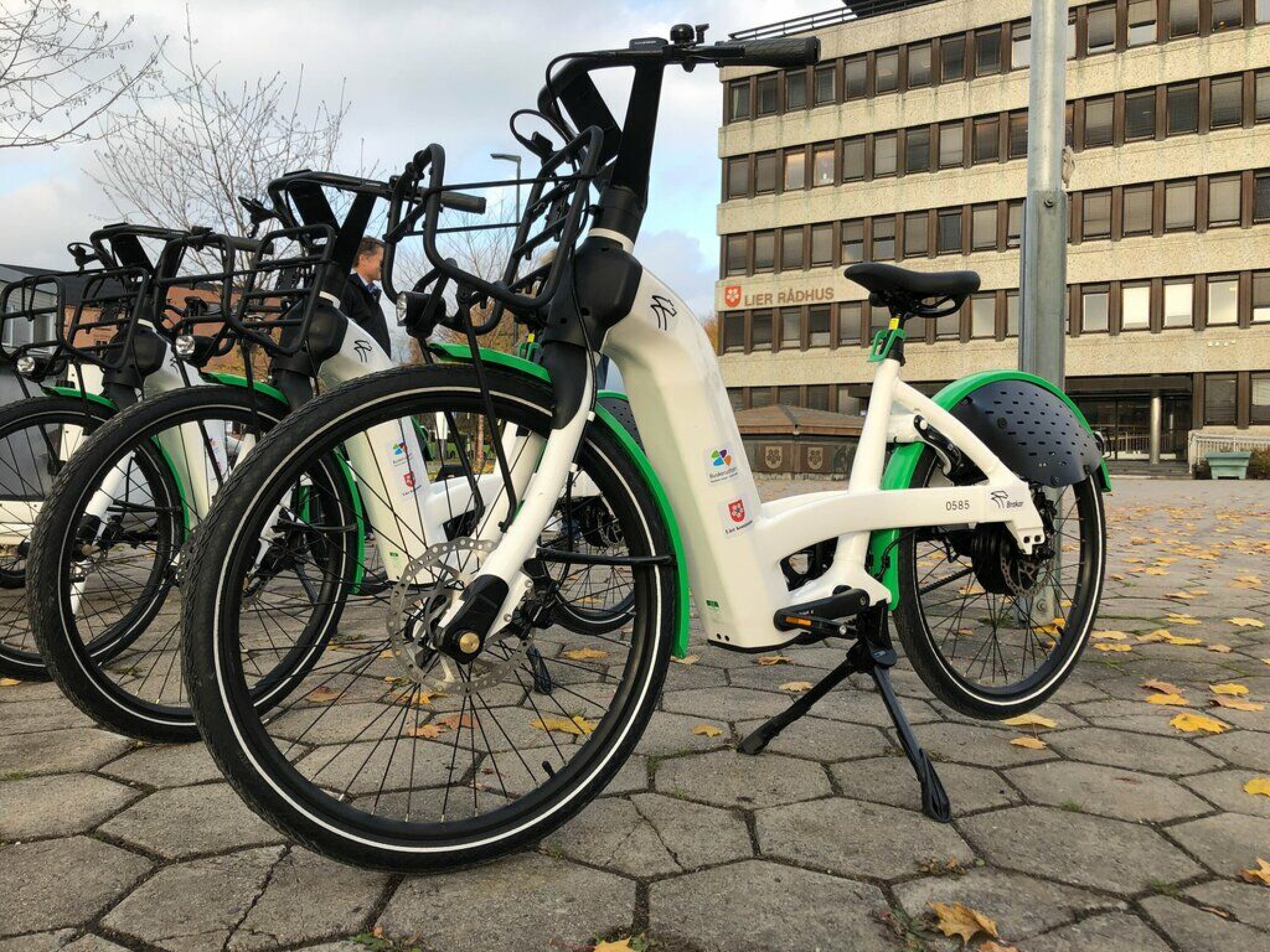 Nå er de elektriske bysyklene på plass - men ikke i Drammen