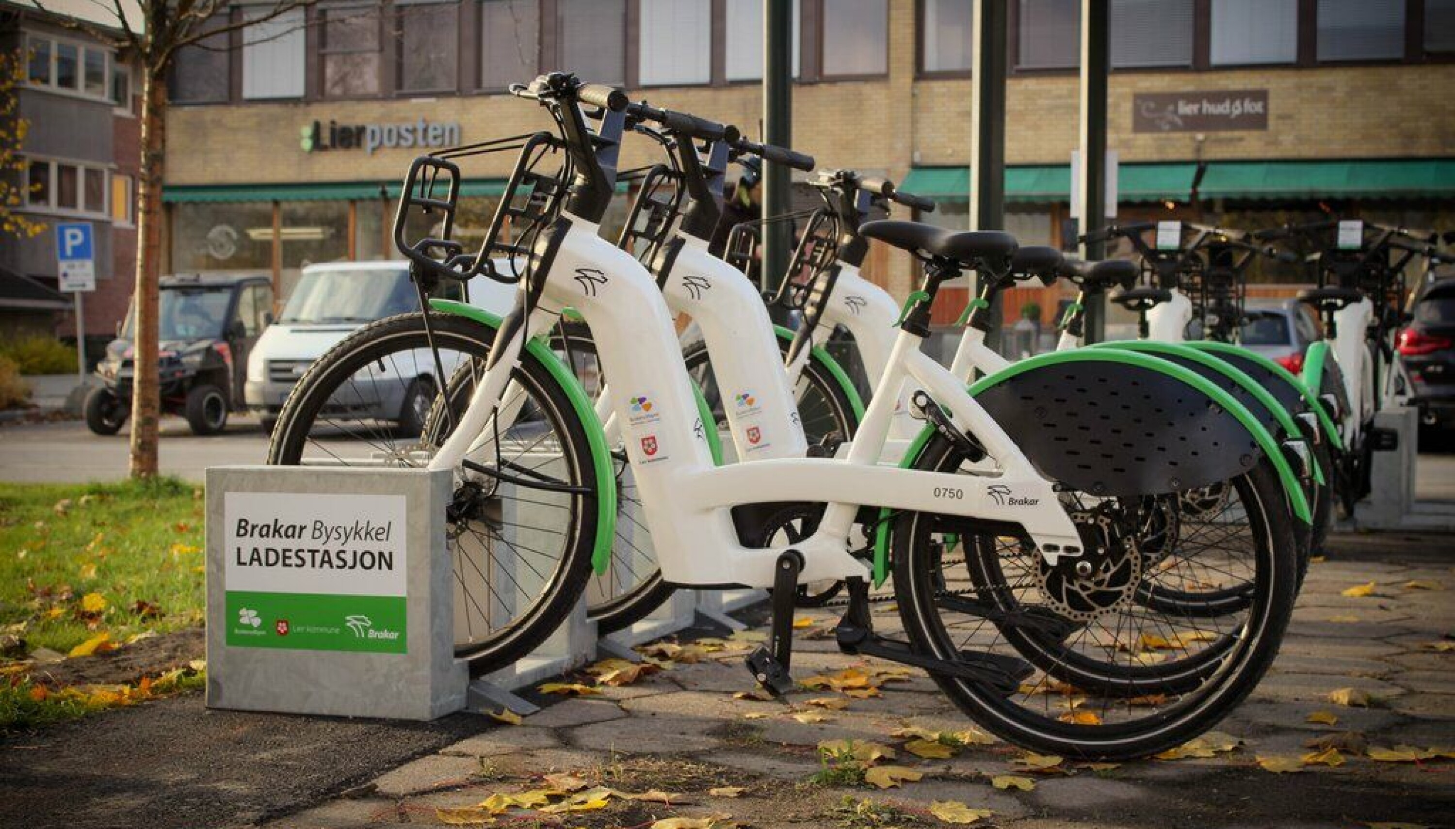 Nå er de elektriske bysyklene på plass - men ikke i Drammen