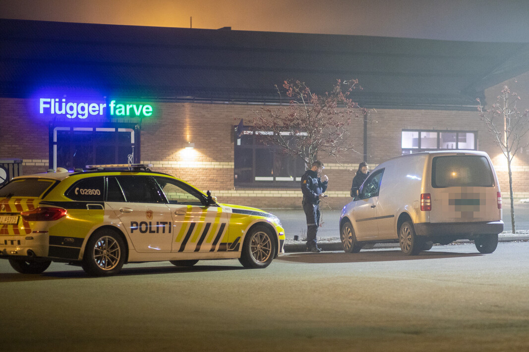 STÅLET: Onsdag kveld ble denne stjålne bilen stoppet her på Lierstranda i forbindelse med søk etter en annen stjålet bil. Torsdag morgen dukket også den andre stjålne bilen opp samme sted. STÅLET: Onsdag kveld ble denne stjålne bilen stoppet her på Lierstranda i forbindelse med søk etter en annen stjålet bil. Torsdag morgen dukket også den andre stjålne bilen opp samme sted.